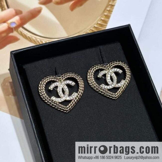 ❗️New ❗️☀️ New ☑️ Chanel c1 double C peach heart love stud earrings ☀️