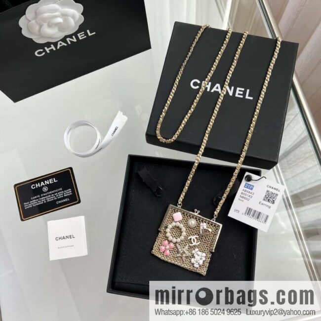 ❗️New ❗️ ☀☀️ 2021 new Chanel earphone bag messenger bag necklace sweater chain ☀