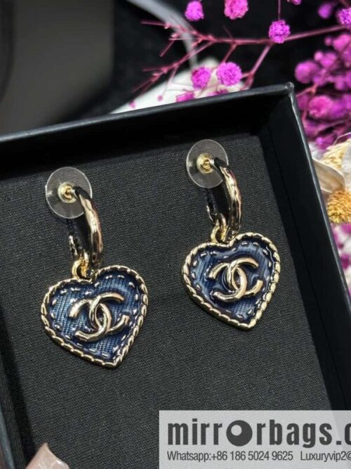 IMG_8265-800x800d5fxjxalxfk101274_20250702043836.jpg ❗️New ❗️☀️ new ☑️ Chanel C2 denim double C peach heart ❤️ love stud earrings ☀️