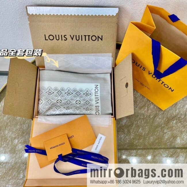 LV Louis Vuitton contrasting trim and handmade hemming 100% silk scarf M77443