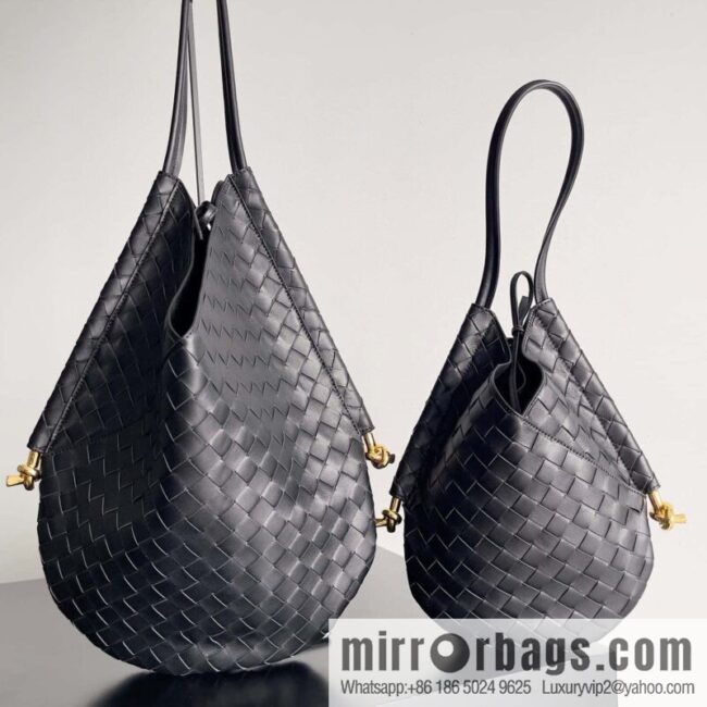 #BottegaVeneta, Yang Mi\'s latest bag type of the same Solstice Shoulder Ba, model number: 740990 large black