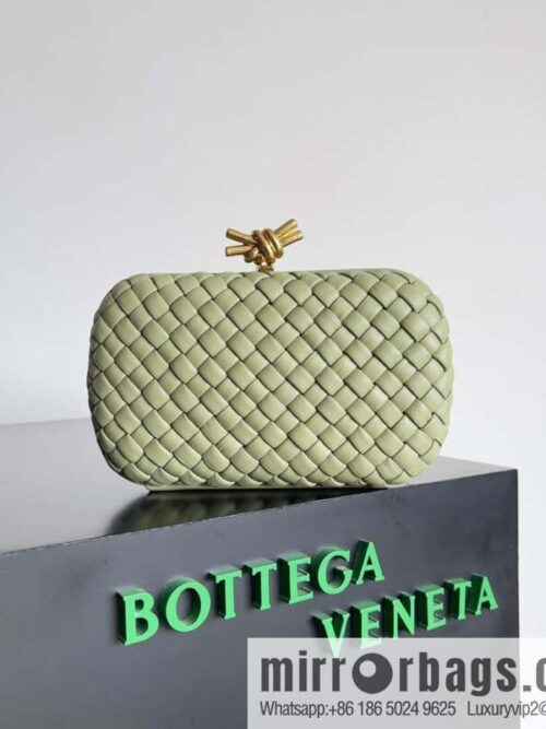 BottegaVeneta BV Knot | minaudiere: 717622 sheepskin