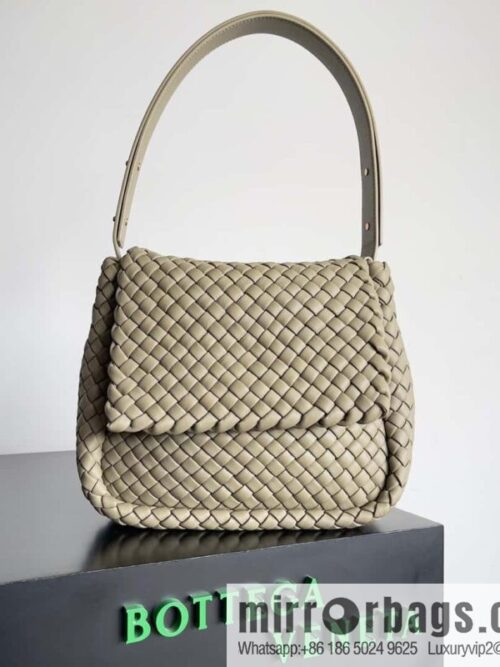 BV autumn and winter new model, Faye Wong same style, classic small weaving pure hand-woven COBBLE shoulder backpack model number: 709418 taupe