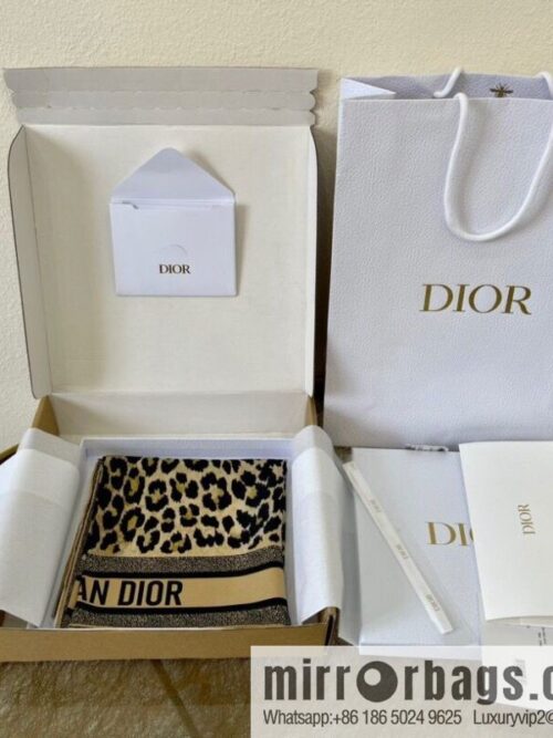 IMG_8507-800x800lgxcfoxcdyd82756_20250701201701.jpg Dior grey leopard print 100% silk scarf