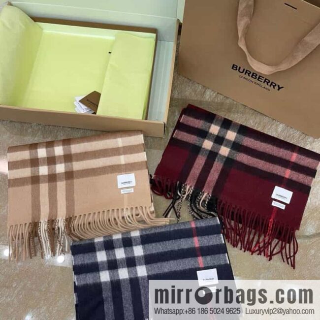 IMG_8578-800x800jr32j5gta2h83405_20250701203842.jpg Burberry classic checked cashmere scarf