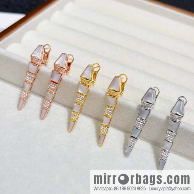 ❗️New ❗️ ☀️ BVLGARI SERPENTI VIPER white shellfish drill snake bone stud earrings ear shot ☀️