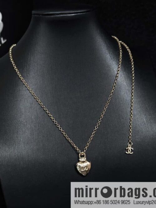 IMG_8858-800x800r4wjr0k10mg101083_20250702043327.jpg ❗️New ❗️ Chanel necklace ☀️ new ☑️ Chanel peach heart ❤️ love double c necklace ☀️