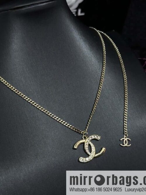 IMG_8863-800x800mfpnykjyryv101072_20250702043307.jpg ❗️New ❗️ Chanel necklace ☀️ new ☑️ Chanel half diamond double c necklace ☀️