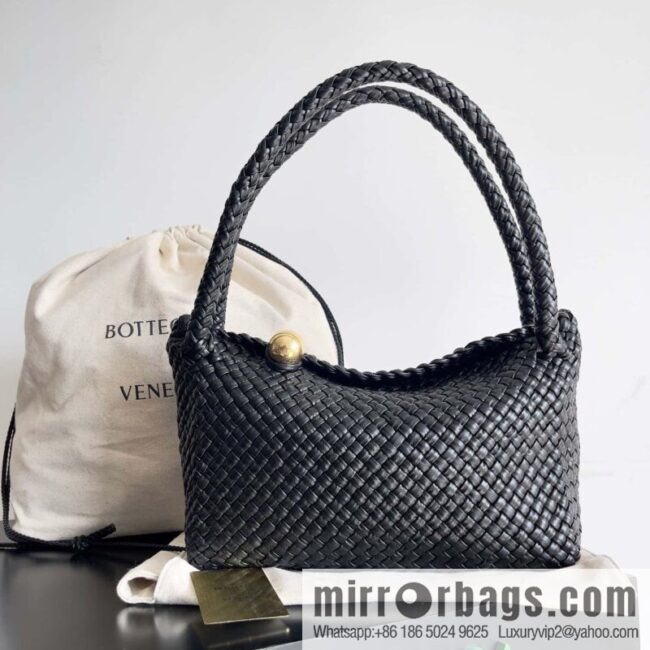 #Bv 2023 winter series/top Tosca handbag model number: 716974 black