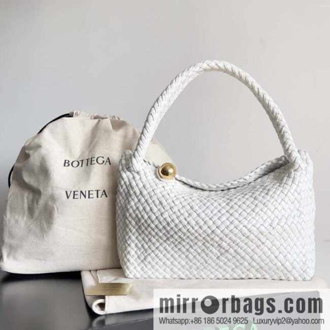 #Bv 2023 Winter Collection/Top Tosca Handbag Model Number: 716974 White