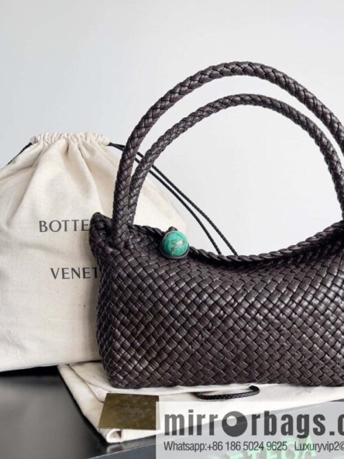 #Bv 2023 Winter Collection/Top Tosca Handbag Model Number: 716974 Chocolate Color