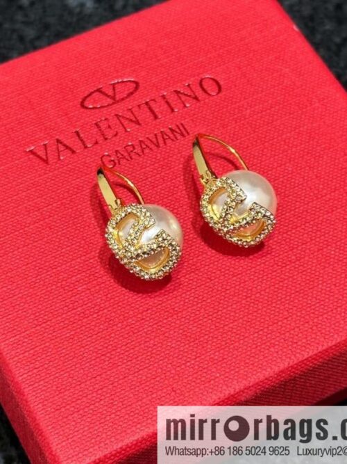❗️New ❗️ New ☑️ Valentino gold pearl stud earrings