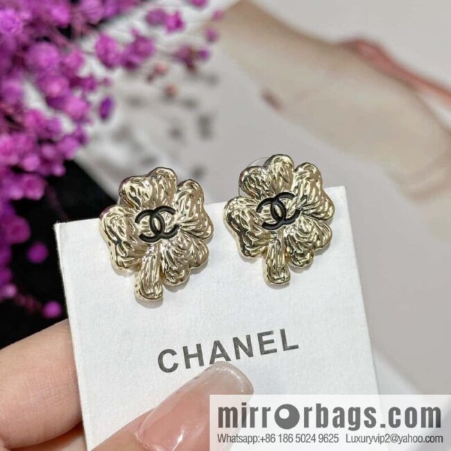❗️New ❗️☀️ new ☑️ chanel c1 double c four-leaf clover stud earrings ☀️