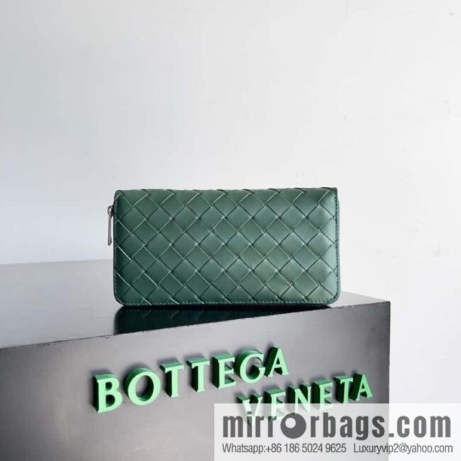 #Bv Men\'s woven wallet model number: 593217 Rain tree green