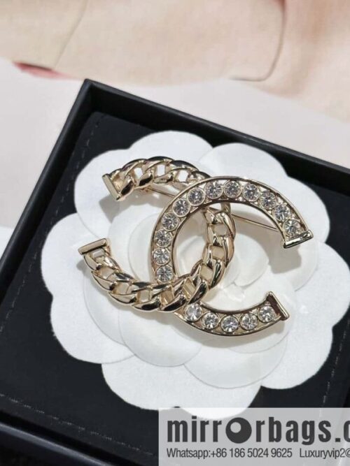 IMG_9149-800x8005cekqtzfhqf100762_20250702042451.jpg ❗️New ❗️ Chanel brooch ☀️ new ☑️ Chanel double c half diamond brooch ☀️