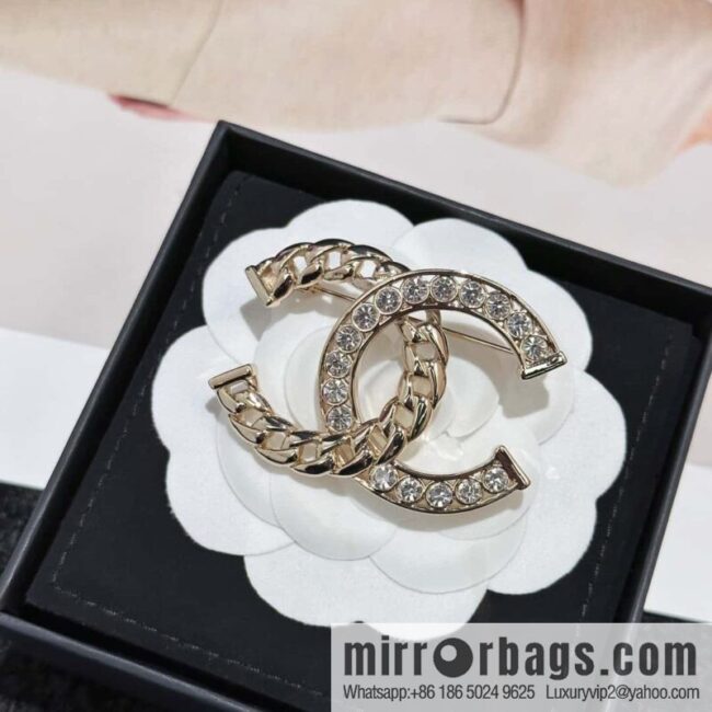 ❗️New ❗️ Chanel brooch ☀️ new ☑️ Chanel double c half diamond brooch ☀️