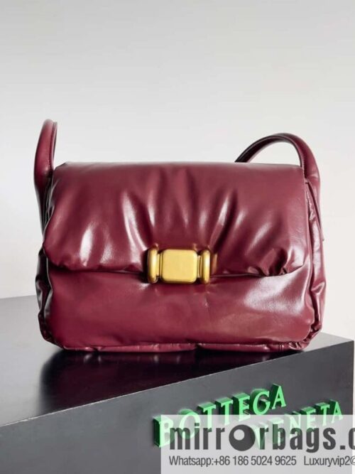 BV Pad handsome bag BOTTEGA VENETA bread model number: 717237 Bordeaux red