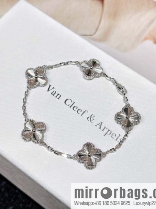 IMG_9245-800x800blaj43zk4di100667_20250702042221.jpg ❗️CNC version ❗️ ☀️ Van Cleef & Arpels silver engraved laser four-leaf clover five-flower bracelet ☀️ (copy)