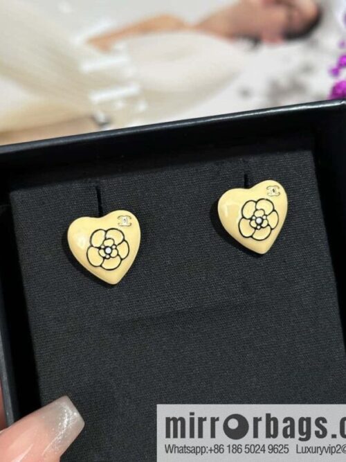 IMG_9304-800x800sx5hgh1iyke100587_20250702042007.jpg ❗️New ❗️ ☀️ new ☑️ chanel c1 double c camellia peach heart love stud earrings ☀️