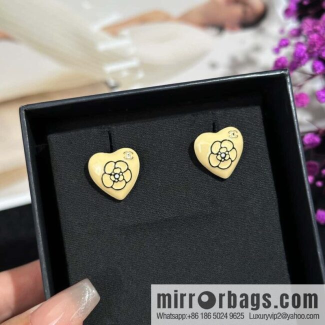 ❗️New ❗️ ☀️ new ☑️ chanel c1 double c camellia peach heart love stud earrings ☀️