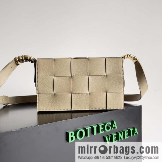 Bottega Veneta CASSETTE 23CM BAG model; 666870 taupe