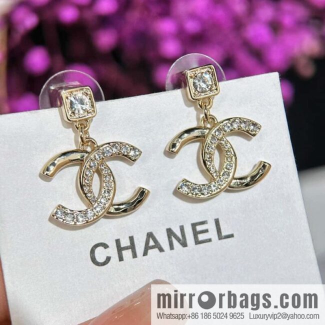 ❗️New ❗️ Chanel stud earrings ☀️ new ☑️ Chanel c2 double c half diamond stud earrings ☀️