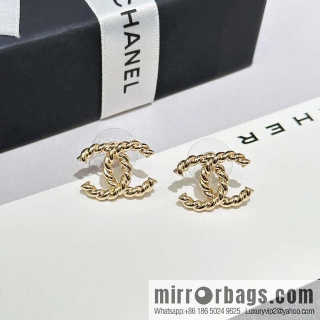 ❗️New ❗️☀️ New ☑️ Chanel c1 double c gold twist earrings ☀️