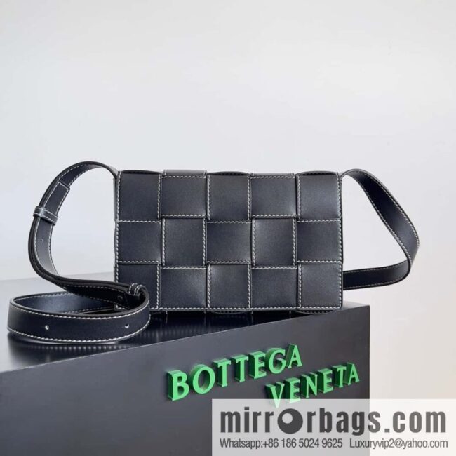 BV Bottega early autumn 2023 series Cassette new line decoration will leather (fabric) handbag, model number: 758105 black