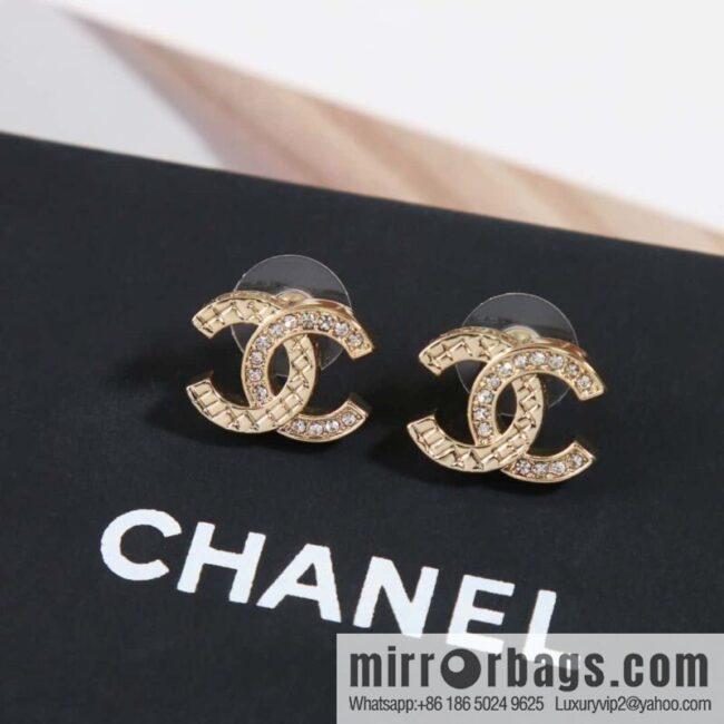 ☀️New ☑️ Chanel c1 double c gold half diamond diamond earrings ☀️