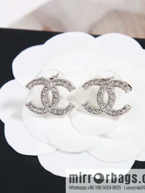 IMG_9536-800x800d3ymvwy35r4140627_20250705015309.jpg ☀️New ☑️ Chanel c1 double c gold half diamond diamond earrings ☀️