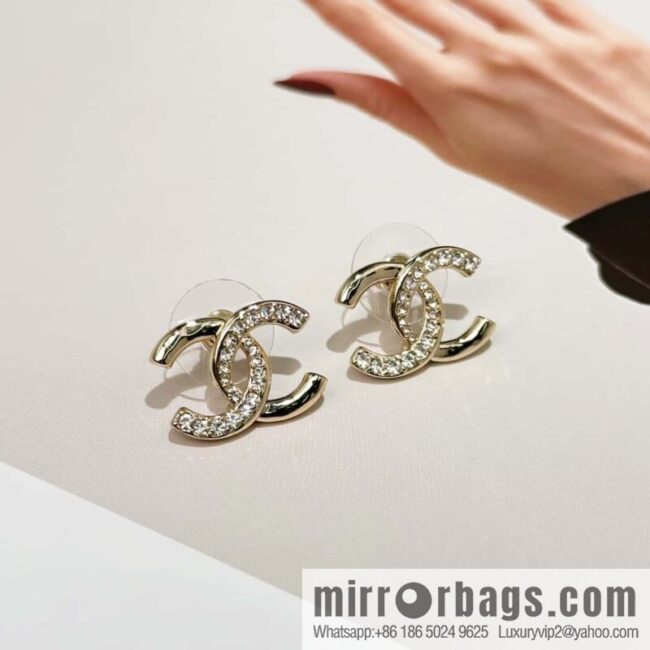 ❗️New ❗️☀️ new ☑️ chanel c1 double c half diamond stud earrings ☀️