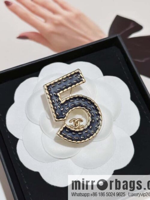 IMG_9616-800x80034ftb0garnl100227_20250702041002.jpg ❗️New ❗️☀️ New ☑️ Chanel Double C Denim 5-character Brooch ☀️