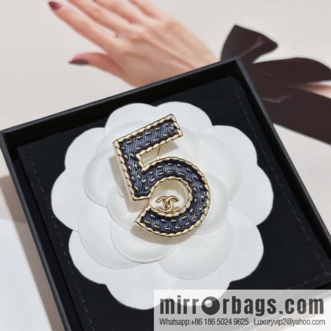 ❗️New ❗️☀️ New ☑️ Chanel Double C Denim 5-character Brooch ☀️