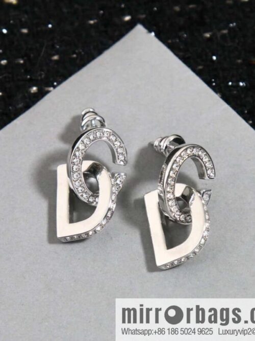 IMG_9706-800x800r04q3f2z4or135359_20250704215828.jpg New ☑️ DIOR silver CD edge drill stud earrings