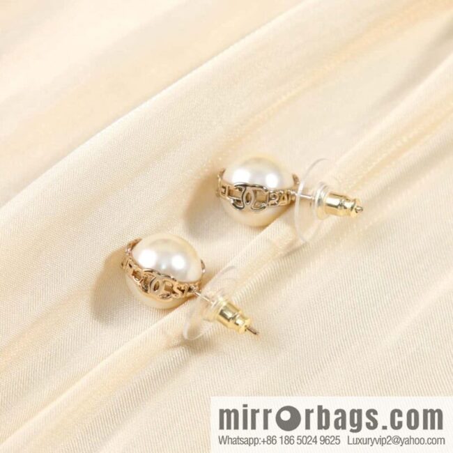 IMG_9709-800x800fzsisgh1445135348_20250704215805.jpg ☀️New ☑️ Chanel Double C Mini Pearl Letter Earrings