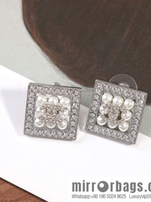 IMG_9733-800x80035psx0vrdrq135326_20250704215719.jpg ☀️New ☑️ Chanel Double C Square Pearl Earrings Earrings