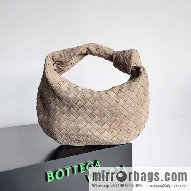 Bv2022 new product, Yangjin medium Jodie woven suede knotted round hobo bag, model number: 690225 Yangjin taupe.