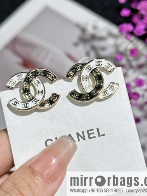 IMG_9787-800x800kwj3sehea0s91557_20250702003617.jpg ❗️New ❗️☀️ New ☑️ Chanel c1 double c black and white stud earrings ☀️