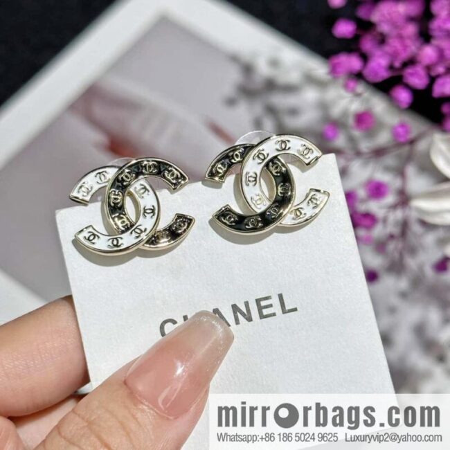 ❗️New ❗️☀️ New ☑️ Chanel c1 double c black and white stud earrings ☀️
