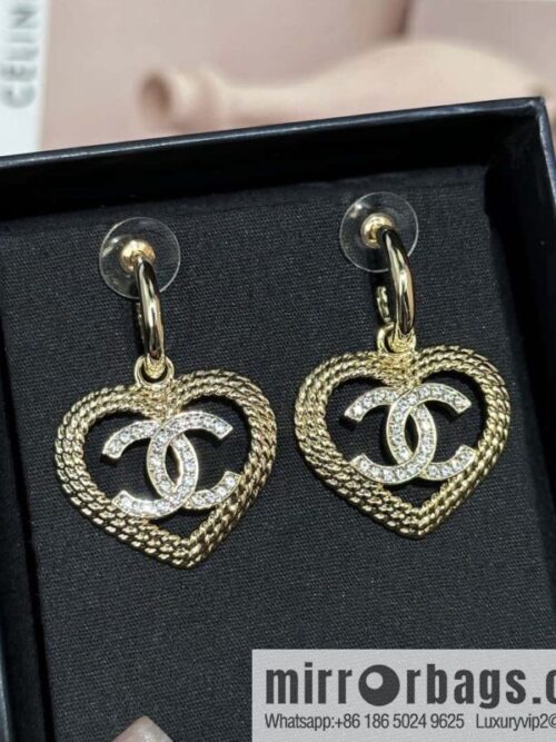 IMG_9817-800x800m43ecjspcnz91524_20250702003514.jpg ❗️New ❗️☀️ new ☑️ chanel c2 double c love ❤️ peach heart stud earrings ☀️