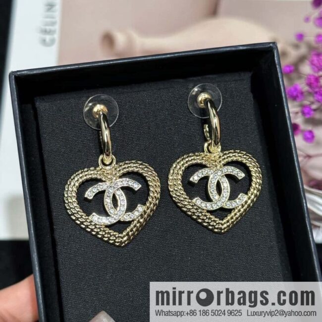 ❗️New ❗️☀️ new ☑️ chanel c2 double c love ❤️ peach heart stud earrings ☀️