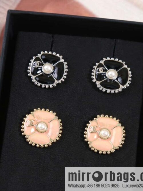 IMG_9823-800x800ojaxtvlm11o140519_20250705014946.jpg ☀️New ☑️ Chanel c1 double c pink black camellia earrings