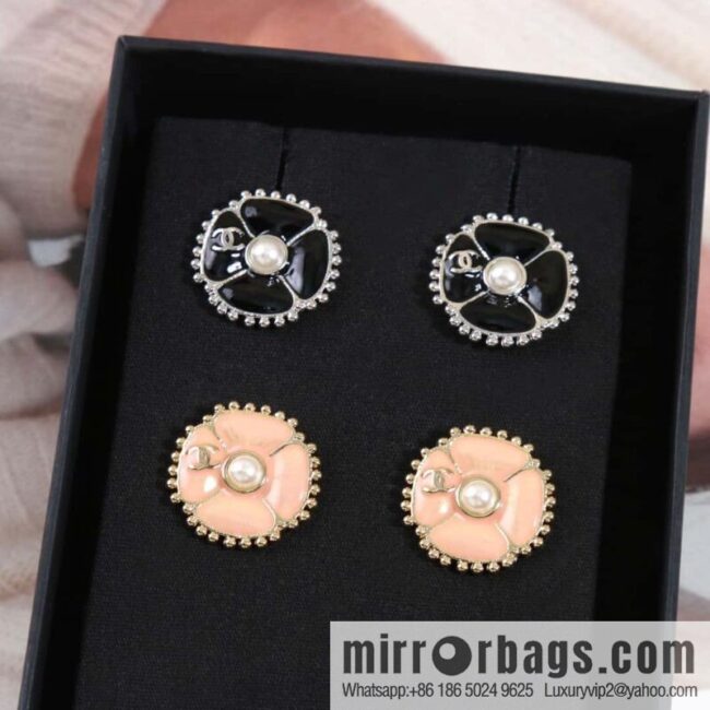 ☀️New ☑️ Chanel c1 double c pink black camellia earrings