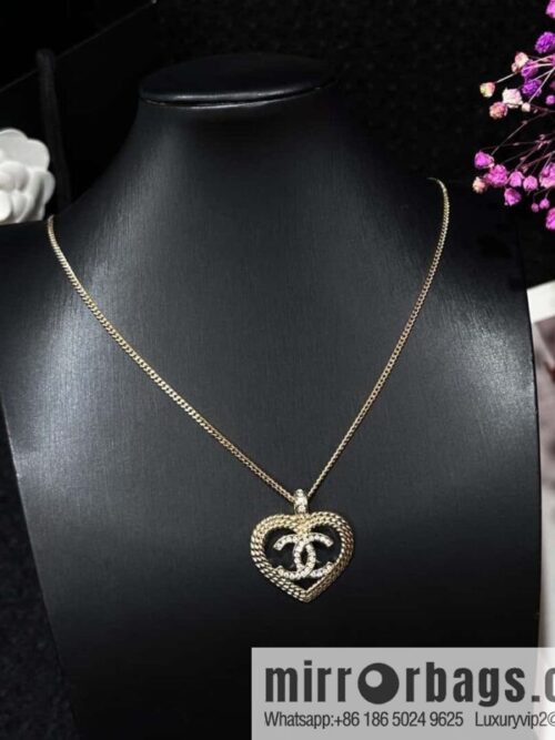 IMG_9825-800x800zpb1s1sogga91513_20250702003454.jpg ❗️New ❗️☀️ new ☑️ Chanel double c love ❤️ peach heart necklace ☀️