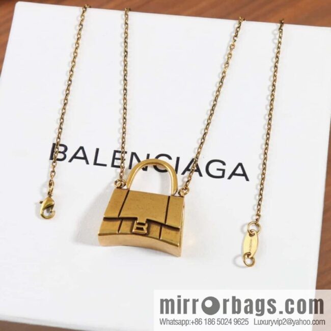 ☀️New Balenciaga BALENCIAGA gold bag 👜 necklace