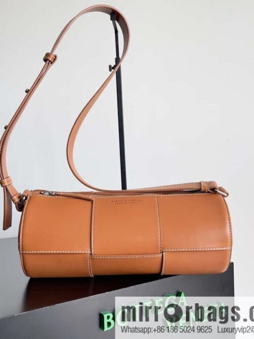 BV\'s new spring and summer product \"Arco\" drum bag Coke bag, model: 741562