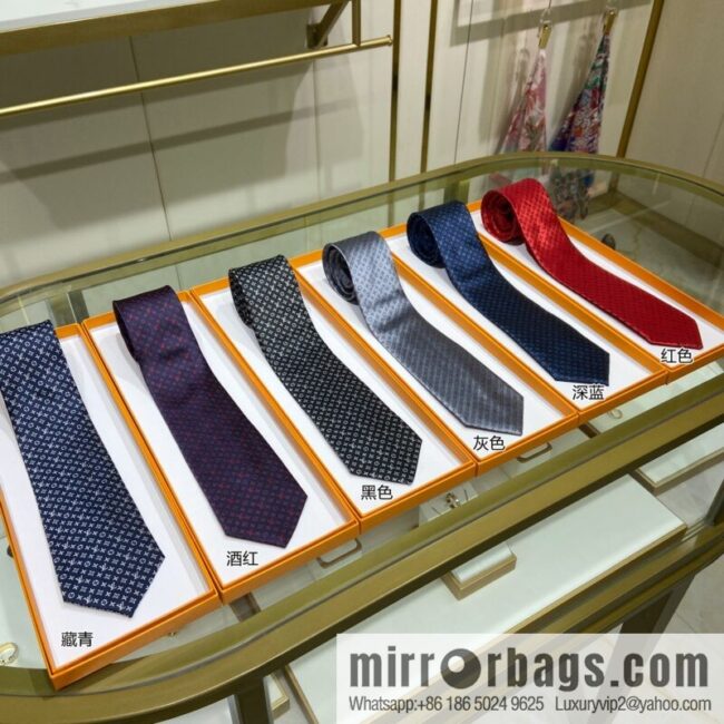 LV Louis Vuitton 100% Top Jacquard Silk Logo Tie