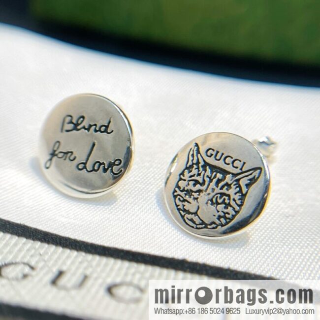 ☀New Gucci Gucci peach heart cat stud earrings