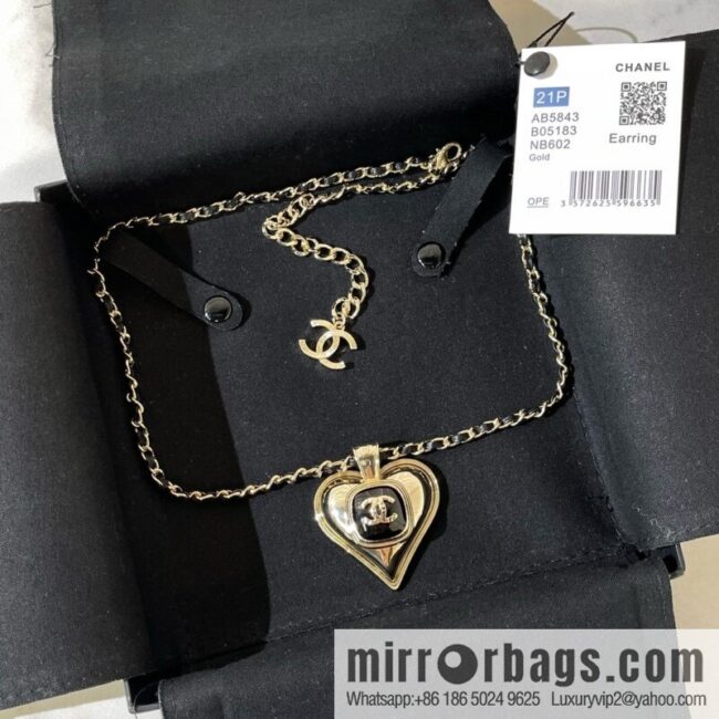 2021 new Chanel double c peach heart black leather rope necklace