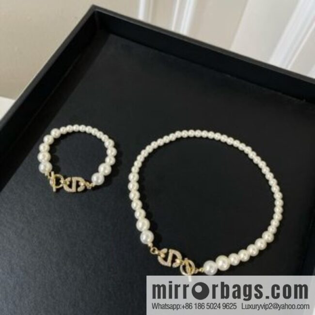 i1636651567_3299_1-800x800sr0y3usiwy412098_20250716004315.jpg New ☑️ Dior pearl bracelet necklace